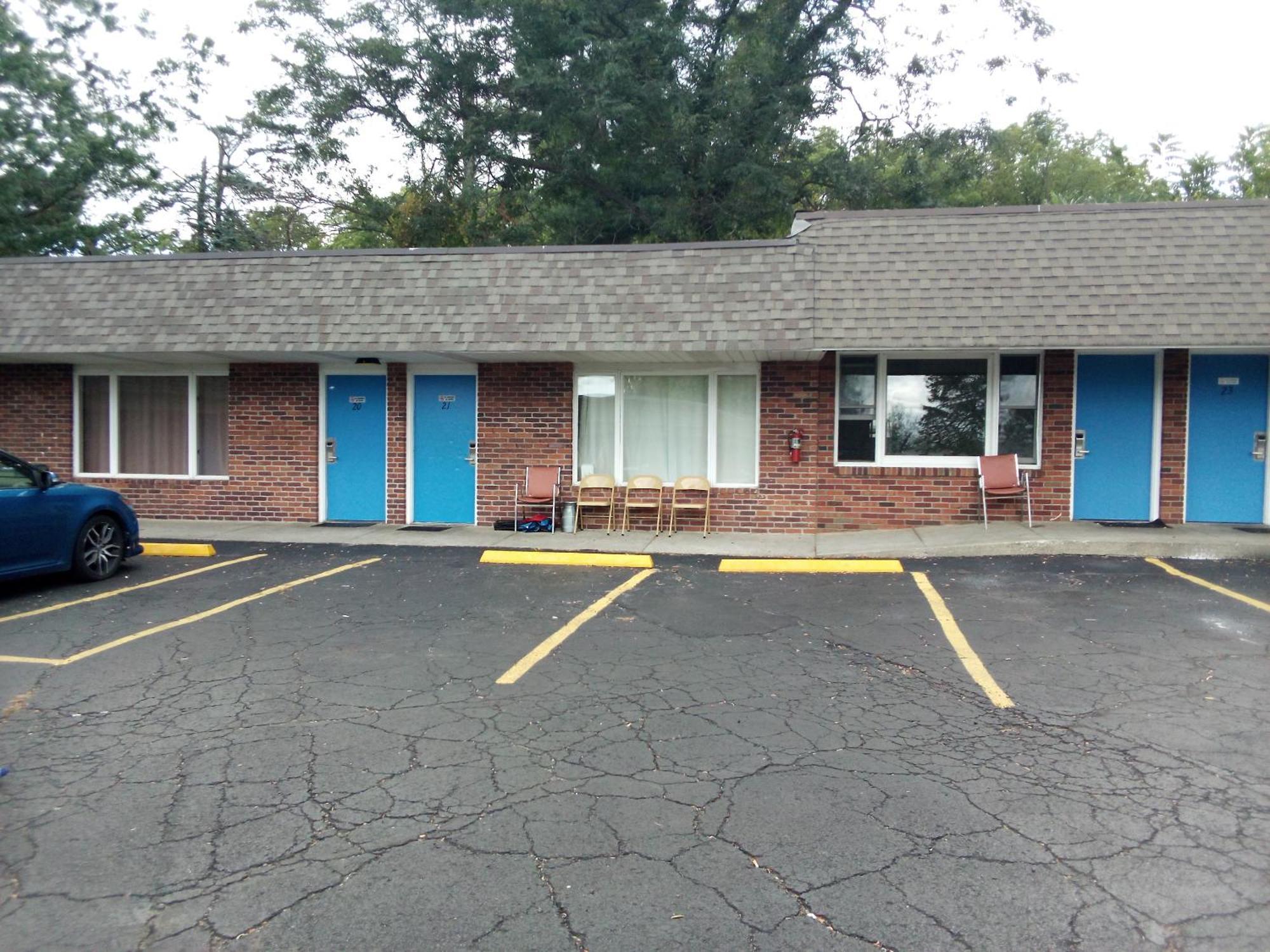 Baw Beese Inn Hillsdale Exterior foto